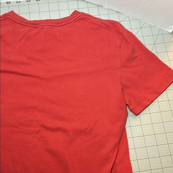 American Eagle Outfitters Red Tee with Blue Graphic - Picture 8 of 9